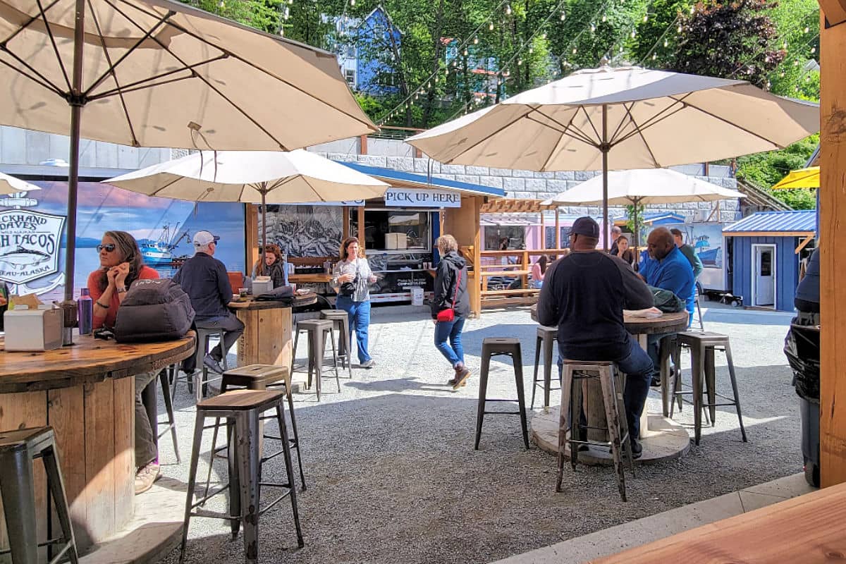 Outdoor patio at 139 S Franklin Street