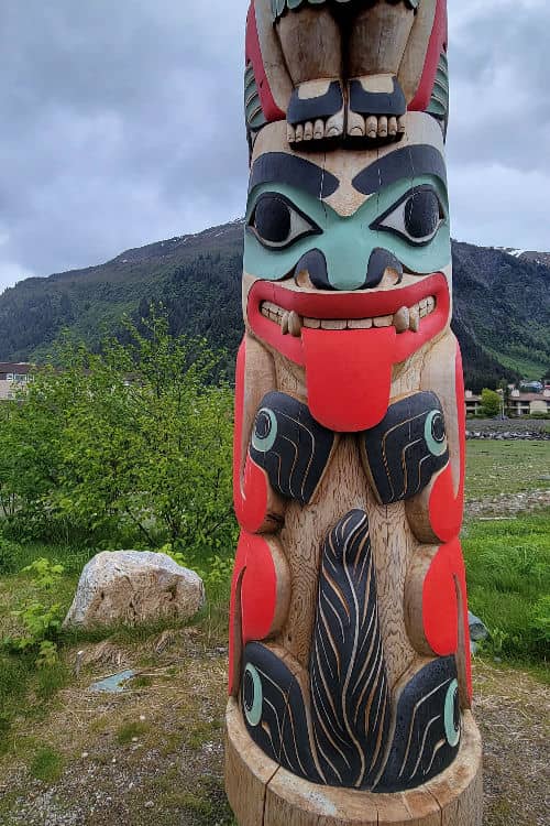 Yanyeidi Kootéeyaa totem pole detail