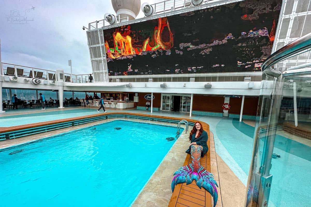 Sun deck pool