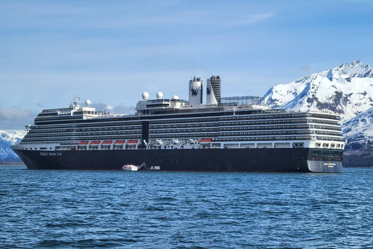 Holland America Nieuw Amsterdam in Alaska