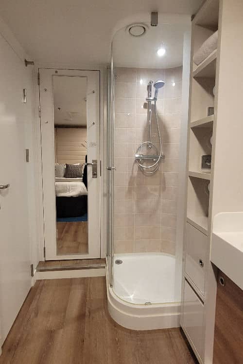 Norwegian studio shower