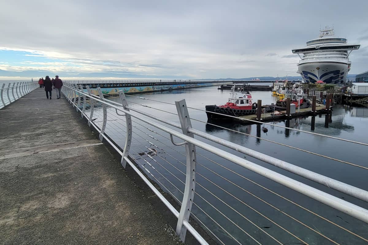 Walking the breakwater at Ogden Point