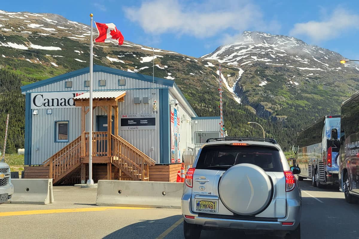 Crossing the border into Canada on the Klondike Hwy