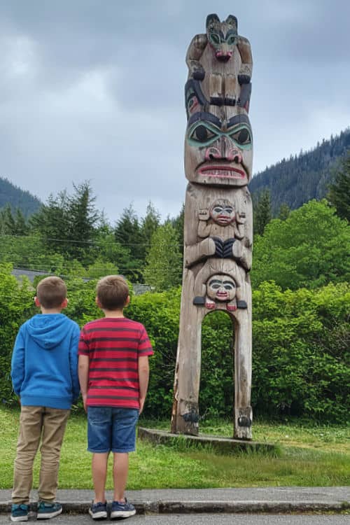 Kids looking at a totem pole at Saxman Native Village 